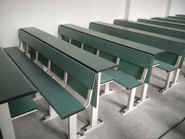 四川成都培训机构定制阶梯教室学生课桌椅交付使用